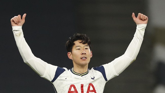Striker Tottenham Hotspur, Son Heung-min kembali menjadi pesepakbola terbaik Korea Selatan yang merupakan gelar kelimanya sejak 2013.