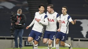Son dan Kane Bawa Tottenham Ungguli Arsenal di Babak I