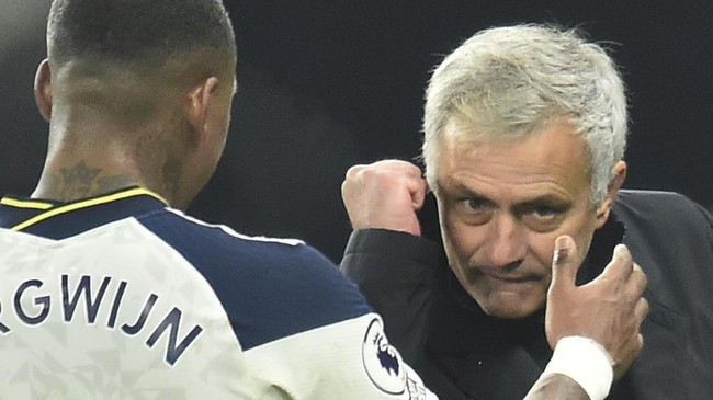 Dua pelatih yang pernah terlibat perselisihan di Liga Inggris: Jose Mourinho dan Antonio Conte akan reuni di Liga Italia musim depan.