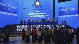 UKI Gelar Wisuda Virtual di Amphitheatre Trans Studio Cibubur