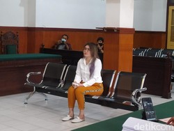 Via Vallen Protes Disebut Duduk Seksi hingga Ditegur Hakim