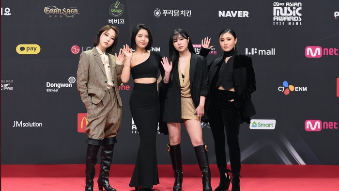 10 Gaya Red Carpet yang Memukau di MAMA 2020