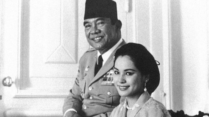 7 Potret Memesona Ratna Sari Dewi Saat Muda, Kecantikannya Bikin Presiden Sukarno Jatuh Hati!