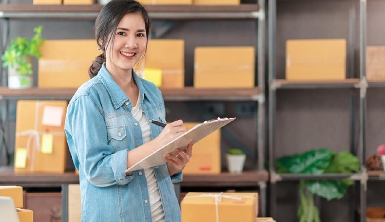 5 Tips Jalani Bisnis Fashion Agar Tetap Laris di Tengah Pandemi Bagi Bunda yang sedang menjalani bisnis fashion di tengah pandemi, ada lima tips jitu yang perlu diikuti. Tips ini bisa membantu Bunda agar tidak bangkrut.