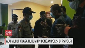 VIDEO: Adu Mulut Kuasa Hukum FPI dengan Polisi di RS Polri