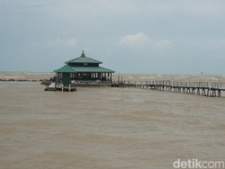 Diterjang Ombak, Akses ke Makam Syekh Mudzakir Demak Terputus