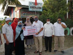 Keliling Padang, Andre Rosiade Tebar Bantuan untuk Masjid dan PAUD
