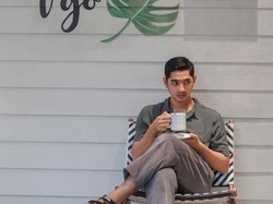 Profil Arya Saloka, Aldebaran Beristrikan Mualaf