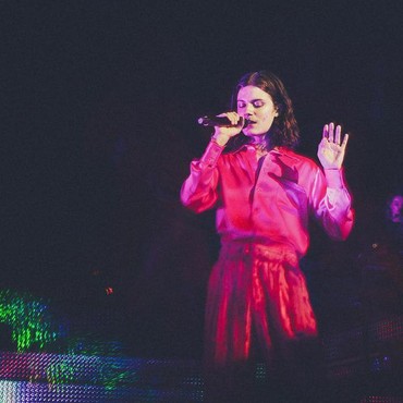 Lirik Lagu American Money - BORNS