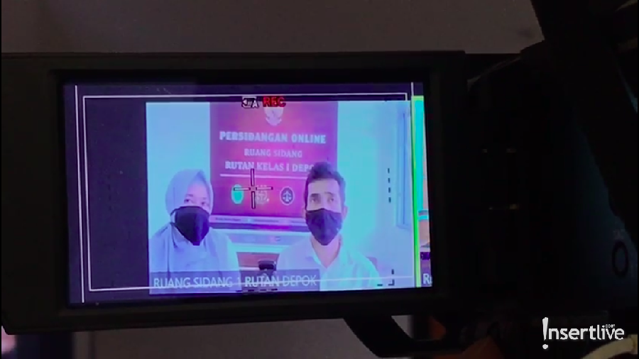 Catherine Wilson Pakai Hijab di Sidang Perdana Kasus Narkoba