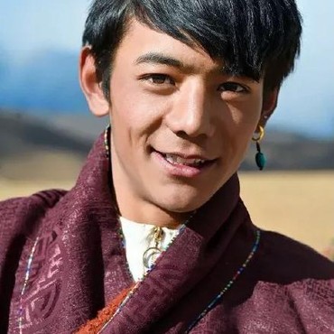 Pesona Ding Zhen Petani Tampan Asal Tibet yang Viral di Medsos