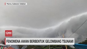 VIDEO: Fenomena Awan Berbentuk Gelombang Tsunami