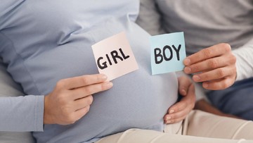 TANDA HAMIL ANAK PEREMPUAN DAN LAKI-LAKI DIPREDIKSI DARI WAKTU KONSEPSI