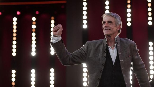 Peraih nominasi Emmy Awards berkat Watchmen, Jeremy Irons, bergabung dengan Lady Gaga dan Al Pacino dalam film soal pembunuhan bos merek fesyen Maurizio Gucci.