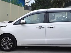 Hitungan Detik, Mobil Keluar Dealer Langsung Nabrak Tembok, Air Bag Sampai Ngembang!