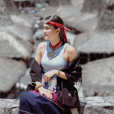 Luna Maya Kepergok Mojok bareng Cowok, Netizen: Ryochin?