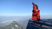 Pernah Lompat dari Stratosfer, Skydiver Austria Tewas Tragis di Italia
