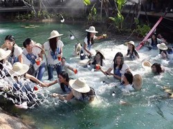 Jembatan Ambruk, 30 Finalis Miss Thailand Tercebur ke Kolam saat Sesi Foto