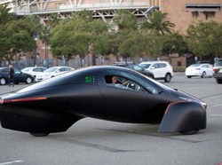 Mobil Listrik 3 Roda Ini Keren Abis, Sekali Ngecas buat 1.600 Km