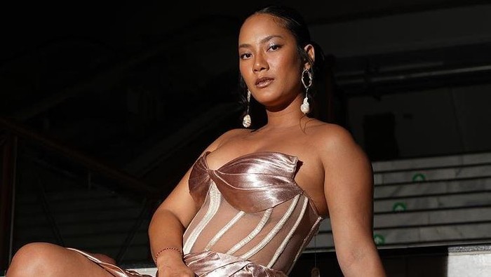 Penampilan Tara Basro di FFI, Berbalut Gaun dengan Misi Body Positivity