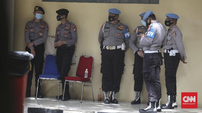 Penyidik Polri tidak perlu meminta persetujuan pihak keluarga terkait autopsi jenazah laskar FPI. Sementara pihak keluarga menolak jenazah diautopsi.