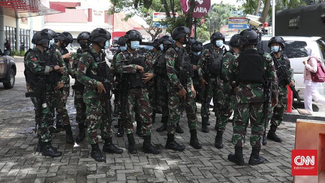 Sejumlah anggota Tentara Nasional Indonesia (TNI) melakukan aksi kekerasan terhadap warga sipil pada Bulan Kemerdekaan, Agustus 2021.