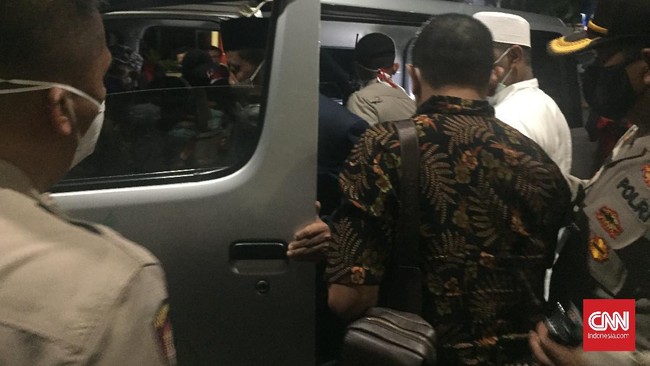 Sebanyak enam jenazah anggota laskar FPI sudah tiba di Petamburan, Jakarta Pusat pada Selasa (8/12) malam.