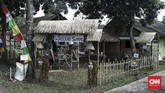 FOTO: TPS Keberagaman Nusantara untuk Pilkada Depok Swadaya masyarakat di Kampung Benda Barat, Cipayung, Depok membuat TPS bertema keanekaragaman budaya untuk pemungutan suara Pilkada Serentak 9 Desember 2020.