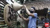 FOTO: TPS Keberagaman Nusantara untuk Pilkada Depok Swadaya masyarakat di Kampung Benda Barat, Cipayung, Depok membuat TPS bertema keanekaragaman budaya untuk pemungutan suara Pilkada Serentak 9 Desember 2020.