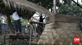 FOTO: TPS Keberagaman Nusantara untuk Pilkada Depok Swadaya masyarakat di Kampung Benda Barat, Cipayung, Depok membuat TPS bertema keanekaragaman budaya untuk pemungutan suara Pilkada Serentak 9 Desember 2020.