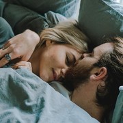 Tips Mewujudkan Malam Pertama Penuh Gairah dengan Pasangan