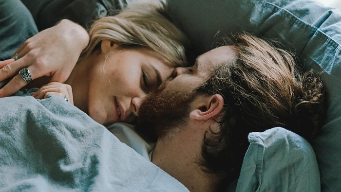 Tips Mewujudkan Malam Pertama Penuh Gairah dengan Pasangan