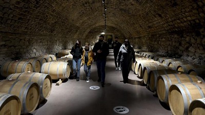 FOTO: Menyesap Wine Legendaris dari Gudang Bawah Tanah Moldova