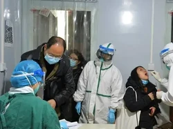 Ada Kasus Covid-19 di Chengdu, China Tes Swab Massal 24.598 Orang
