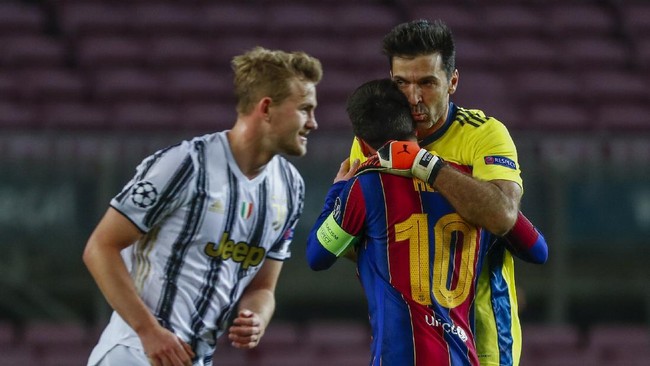 Kiper Juventus Gianluigi Buffon jadi mimpi buruk Lionel Messi saat Barcelona kalah 0-3 pada matchday terakhir fase grup Liga Champions.