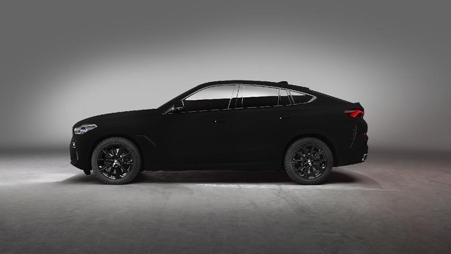 Vantablack adalah material nano yang menghasilkan warna paling hitam, produsen otomotif yang mengklaim pertama menggunakannya pada mobil adalah BMW.