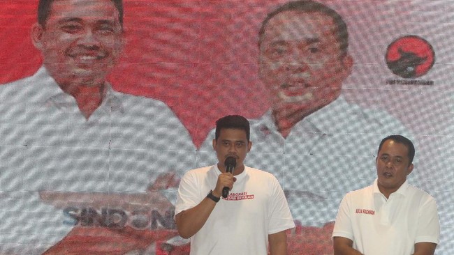 Per pukul 13.52 WIB, Bobby-Aulia memperoleh 128.197 suara atau 52,4 persen suara yang sudah diterima Sirekap KPU, sementara Akhyar-Salman 47,6 persen.