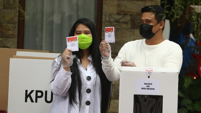 Presiden Jokowi berpesan agar Bobby Nasution tetap menunggu hasil real count KPU meski hasil hitung cepat mengungguli paslon Akhyar Nasution-Salman Alfarisi.