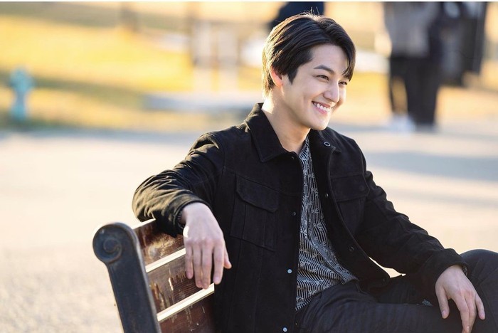 Di episode-episode awal kita akan disuguhi peran Kim Bum yang penuh dengan emosi dan kemarahan. Mulanya Lee Rang ini memang seperti orang jahat dan menyebalkan. Namun sebenarnya, ia adalah sosok yang penuh luka dengan kisah hidup menyedihkan. (Instagram.com/kkbyss)