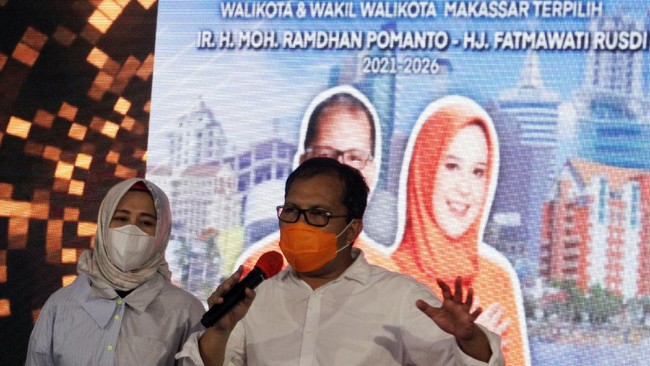 Wali Kota Makassar Ramadhan Pomanto mengaku bakal mencopot pejabat pengadaan barang jika tak juga memesan alat tes GeNose dalam sepekan.