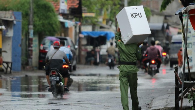 Tujuh warga Desa Argomulyo, Kecamatan Cangkringan, Kabupaten Sleman, terkonfirmasi positif Covid-19. Sebanyak 107 warga melakukan isolasi mandiri.