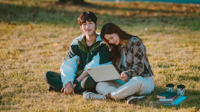 Upaya komunikasi Shin Sekyung dan Im Siwan terekam dalam trailer Run On, drama Korea baru bertabur bintang yang bakal tayang pertengahan Desember mendatang.