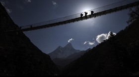 FOTO: Momen Tim China & Nepal Menghitung Tinggi Everest
