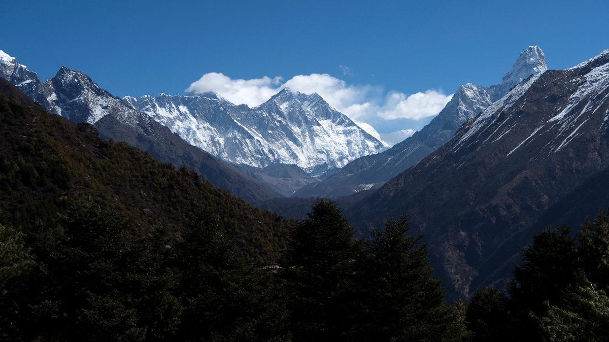 FOTO: Momen Tim China & Nepal Menghitung Tinggi Everest