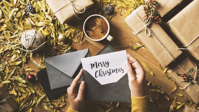 Kartu Natal pertama di dunia yang dicetak secara komersial bakal dijual. Kartu menggambarkan suasana modern perayaan Natal yang picu kontroversial.