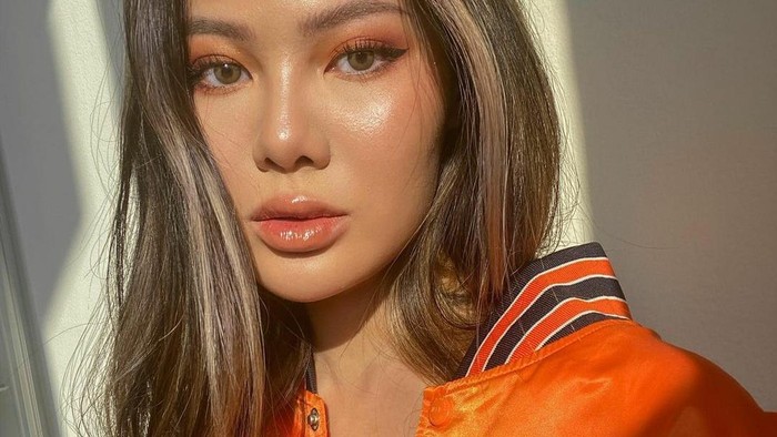 Kaleideskop Makeup 2020: Mulai dari Glowing Makeup sampai Foxy Eye Lift, Apa Saja Makeup Trend yang Pernah Kamu Ikuti Selama 2020?