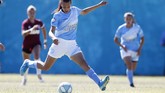 FOTO: Aksi Mara Gomez, Pesepakbola Transgender di Argentina Mara Gomez menjadi wanita transgender pertama yang bermain di liga sepak bola profesional Argentina setelah melakoni debut bersama Villa San Carlos.