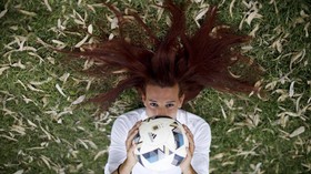 FOTO: Aksi Mara Gomez, Pesepakbola Transgender di Argentina