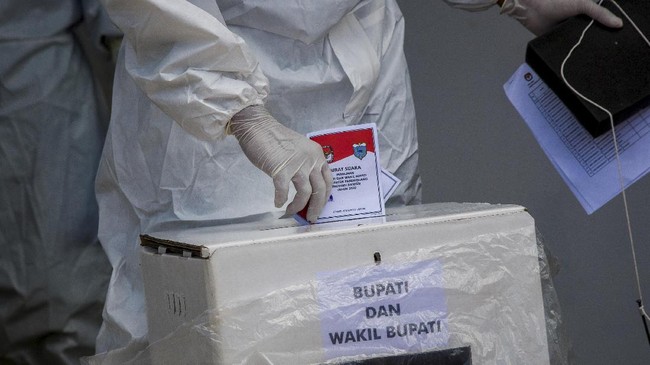 Pasangan calon petahana, M. Sanusi-Didik Gatot unggul tipis dari dua pasangan calon lain di Pilkada Kabupaten Malang 2020 dengan 45,2 persen suara.