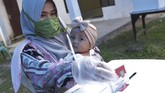 FOTO: Menjaga Partisipasi Pilkada 2020 di Tengah Pandemi Di tengah pandemi corona yang belum juga mereda, sejumlah penyesuaian pun dilakukan agar Pilkada 2020 terlaksana dengan tingkat partisipasi tinggi.